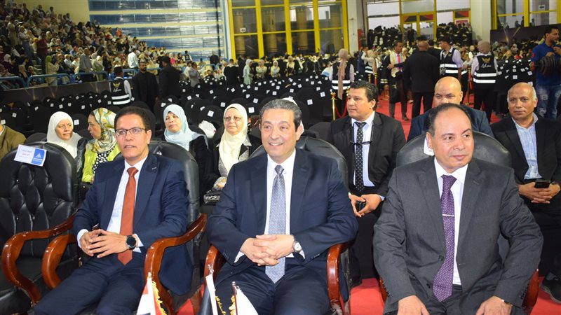 رئبس جامعة بنها داخل