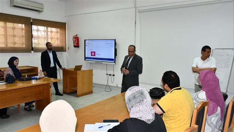 جانب من فعاليات الدورة،