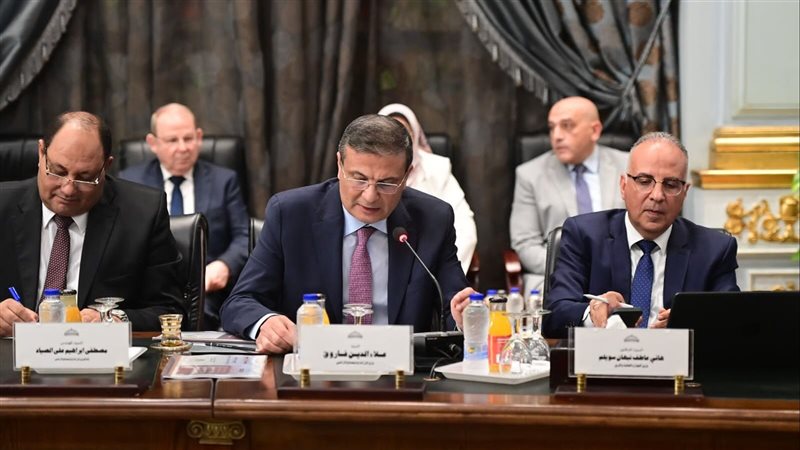 وزير الزراعة باجتماع