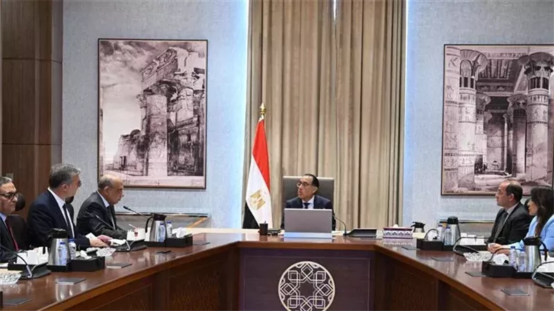 رئيس الوزراء يتابع