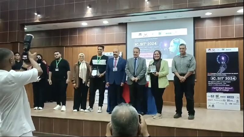 الفريق الفائز بجامعة