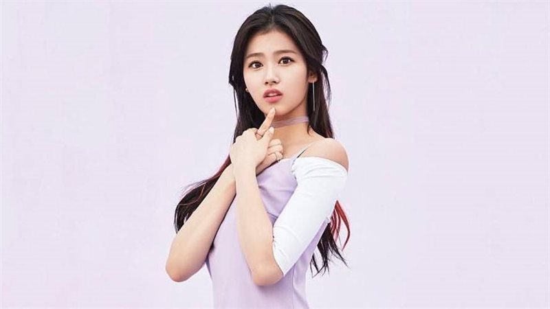 سانا عضوة فرقة Twice،