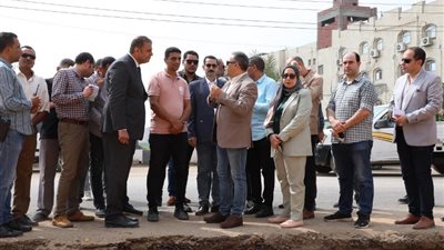 محافظ الشرقية يتفقد توسعة شارع عرابي بههيا 