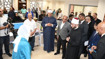  وزير الأوقاف يلتقي موظفي الوزارة ويستمع لطلباتهم 
