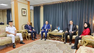 محافظ دمياط يناقش مستجدات الخطة المرورية لتنظيم الحركة بالمحاور والطرق