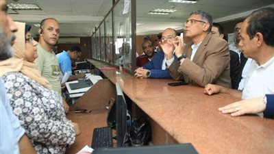 غضب محافظ الجيزة من تعطل لوحة الأرقام الإلكترونية بالمركز التكنولوجي بالبدرشين (فيديو)