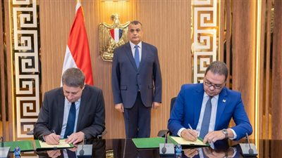وزير الإنتاج الحربي يشهد توقيع اتفاقية تعاون بين بنها للصناعات الإلكترونية وتاليس الفرنسية