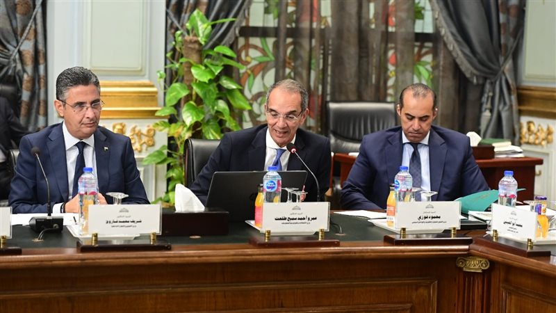 مناقشة ملف الاتصالات