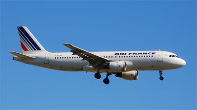 السجن لمغربي ادعى وجود قنبلة في الطائرة