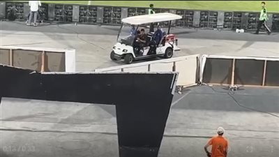 لحظة خروج لاعب بلدية المحلة محمولا بعد إصابته أمام الزمالك (فيديو) 