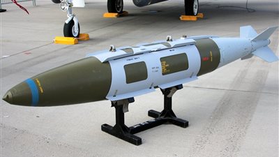 تزن 2000 رطل واستخدمت بمجزرة المواصي، أبرز المعلومات عن قنبلة البرد الثقيل