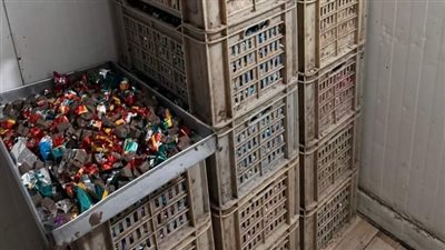 تموين الفيوم تتحفظ على مصنع لإنتاج الشيكولاتة يعمل بدون ترخيص (صور)