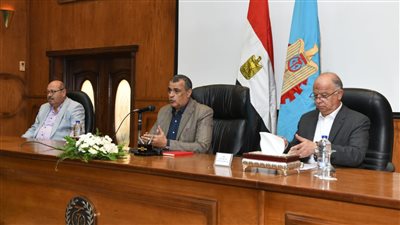 عقب جولته التفقدية لشركة المسبوكات.. وزير الإنتاج الحربي يزور 