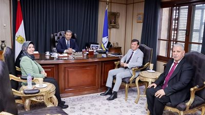 محافظ دمياط يتابع إجراءات توفير فرص عمل للشباب من أبناء المحافظة