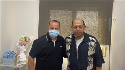 شوقي غريب يزور أحمد سليمان بعد إجرائه لجراحة في القلب (صور)