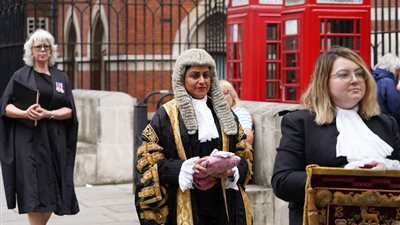 شبانة محمود.. أول مسلمة تتولى منصب مستشار المملكة المتحدة (فيديوجراف)