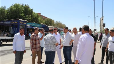 رئيس جهاز أكتوبر يقود حملة لإزالة الإشغالات بميدان الحصري