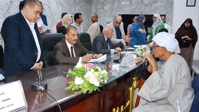 لبحث شكاويهم، محافظ سوهاج يلتقي 350 مواطنا من مختلف المراكز 