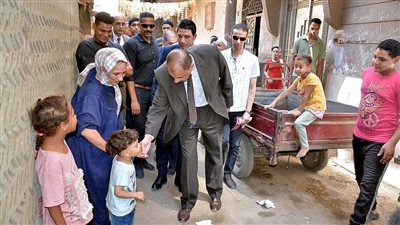 محافظ سوهاج يتابع مستوى النظافة ورفع الإشغالات في قرى المراغة (صور)