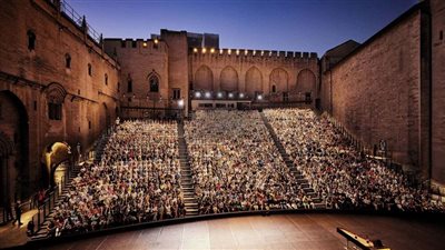 اللغة العربية ضيفة شرف في مهرجان أفينيون 2025