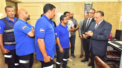 محافظ أسيوط يفاجئ مركز الإسعاف الرئيسي، وتكريم المدير و16 سائقا ومسعفا (صور)