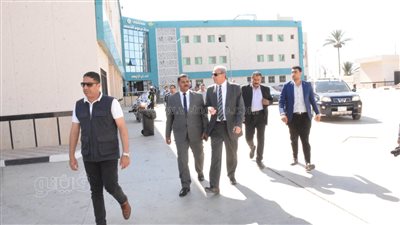 محافظ الغربية يشيد بمستوى الخدمة في مستشفى محلة مرحوم ويوجه برصف طريق مؤد إليها