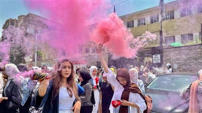 طالبات علمي علوم وأدبي بمصر الجديدة يحتفلن بانتهاء الامتحانات (فيديو وصور) 