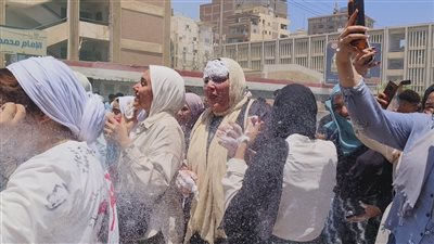 طلاب علمي علوم وأدبي بالدقهلية يحتفلون بانتهاء الامتحانات بالزغاريد والرقص (فيديو وصور) 