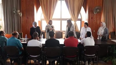 نائب محافظ الجيزة تفتتح فصلا لمحو الأمية بالمنطقة الأثرية بالهرم (صور)