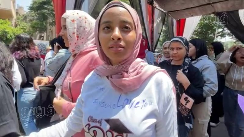 طالبة بالثانوية العامة،