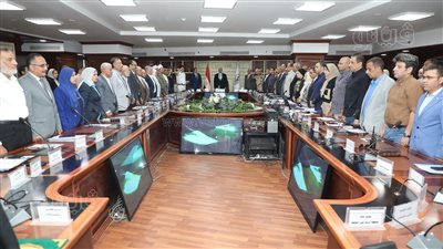 محافظ بني سويف يوجه رؤساء المدن بالعمل الميداني لحل مشكلات المواطنين