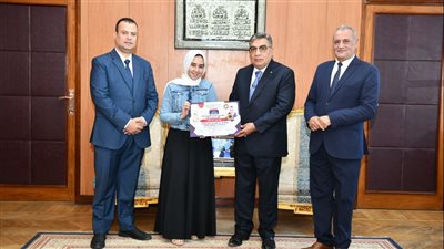 محافظ الدقهلية يكرم أوائل الدبلومات الفنية على مستوى الجمهورية (صور)