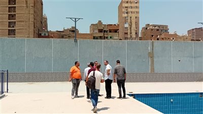 لجنة متخصصة لمراجعة أعمال مشروع صيانة مركز الصفا للتنمية الشبابية بالهرم (صور)