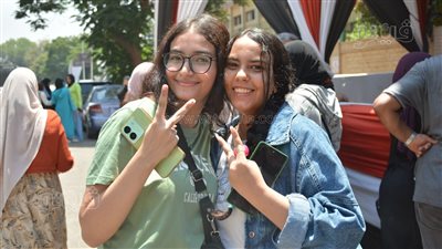 في ختام امتحانات علمي علوم وأدبي.. ضبط 5 حالات غش.. طالبة تقذف مراقب بزجاجة مياه.. والتعليم تفتح تحقيقًا عاجلًا 