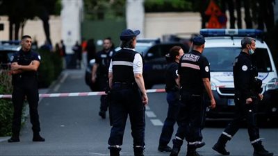 صاحب مطعم يحتجز 4 رهائن في باريس، والقوات الخاصة تطوق المكان (فيديو)