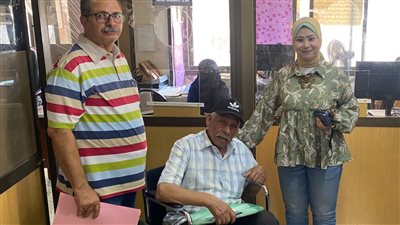 رئيس حي غرب الإسكندرية تتابع العمل بالمركز التكنولوجي لخدمة المواطنين ورفع كفاءة الحدائق (صور)