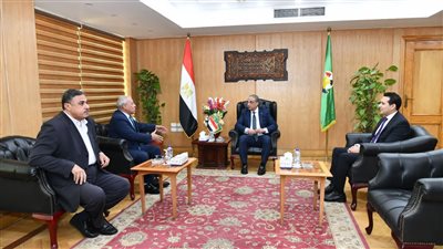 محافظ الفيوم يلتقي رئيس هيئة تنمية الصعيد لبحث المشروعات الجديدة 