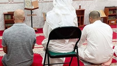 ما حكم الصلاة على كرسي في الصلاة المفروضة؟ الإفتاء تجيب