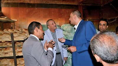 محافظ سوهاج يتفقد المخابز ويوجه بالالتزام بمعايير رغيف الخبز 