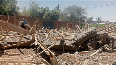 إزالة حالة بناء مخالف في المهد بالأقصر