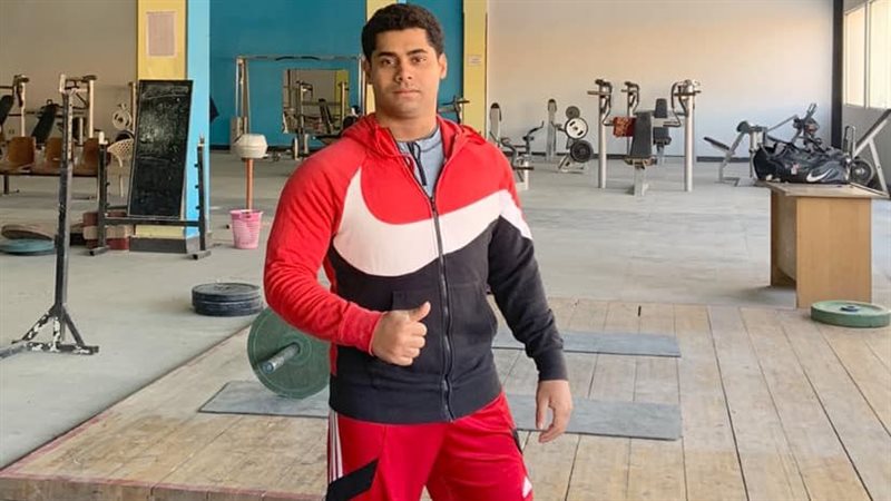 محمد إيهاب بطل رفع