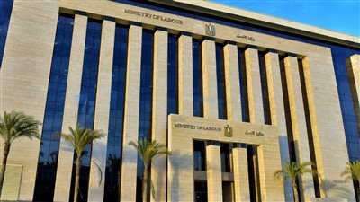 مكتب التمثيل العمالي بقطر يعقد اجتماعًا مع مصريين بالمنطقة الصناعية بالدوحة