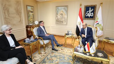 وزير الطيران يلتقي نائب رئيس مجموعة Thales الفرنسية العالمية