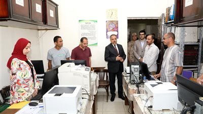 محافظ الشرقية يتفقد إدارات ومكاتب الديوان العام