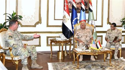 وزير الدفاع والإنتاج الحربى يلتقى قائد القيادة المركزية الأمريكية