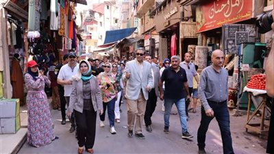 محافظ دمياط في جولة مفاجئة بشارع الشرباصى سيرًا على الأقدام (صور)