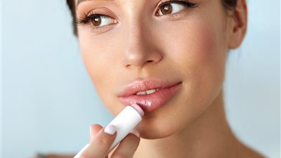 علاج تشقق وجفاف الشفاه وكيفية الوقاية في الشتاء