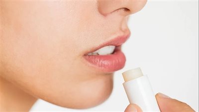 ماسكات طبيعية وفعالة للعناية بالشفاه وتوردها في وقت قياسي