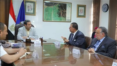 محافظ دمياط يلتقي مع ممثلي جمعية المستثمرين لمناقشة أوجه التعاون (صور) 