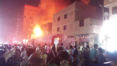 المعمل الجنائي يفحص حريقا شب في مخزن دهانات بالمرج (صور)